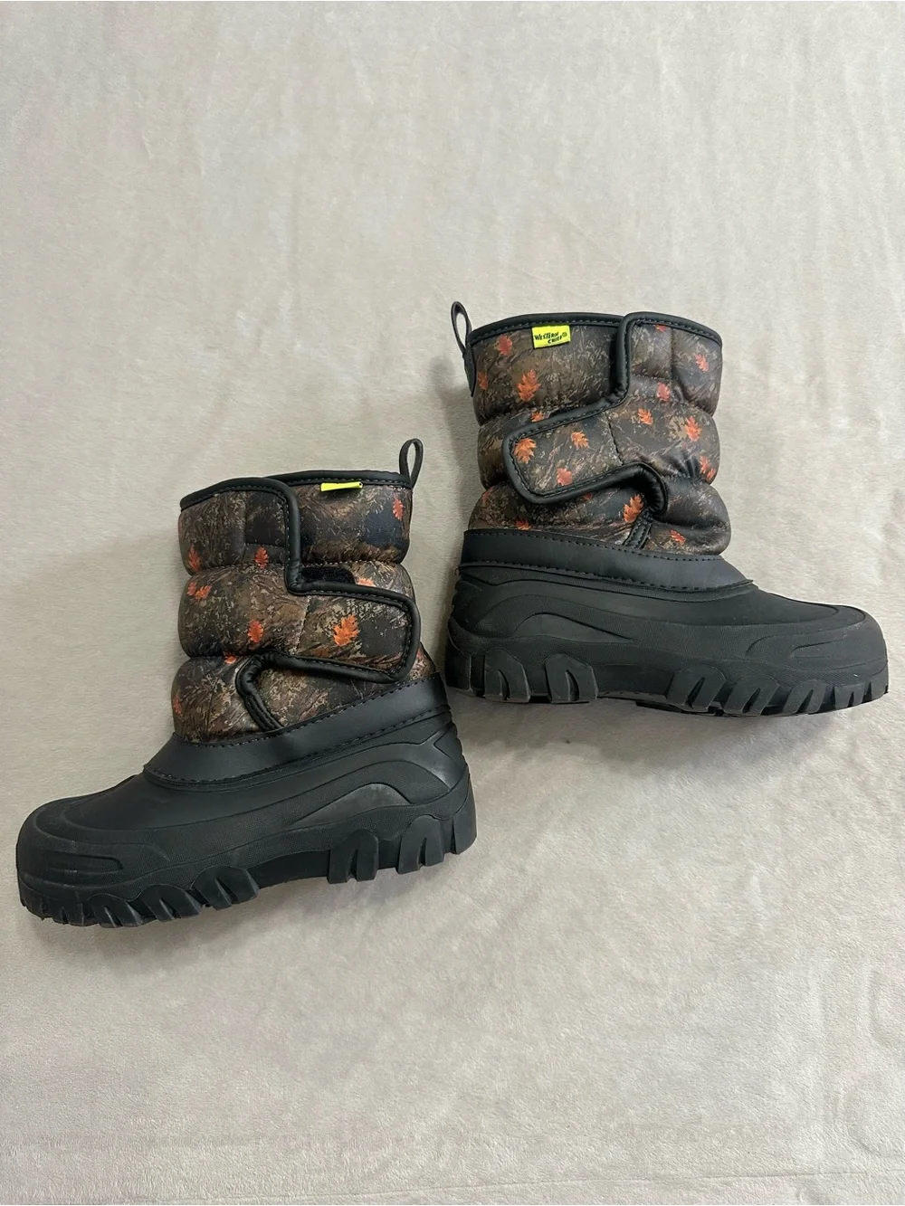 Kid's Western Chief Winter Snow Boots in Black and Brown Camo Print Size 13/1